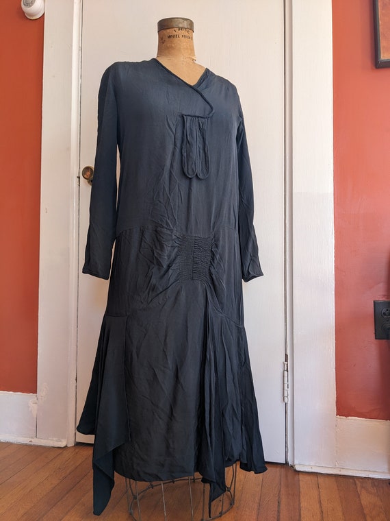 Antique 1920s navy crepe dress with handkerchief h