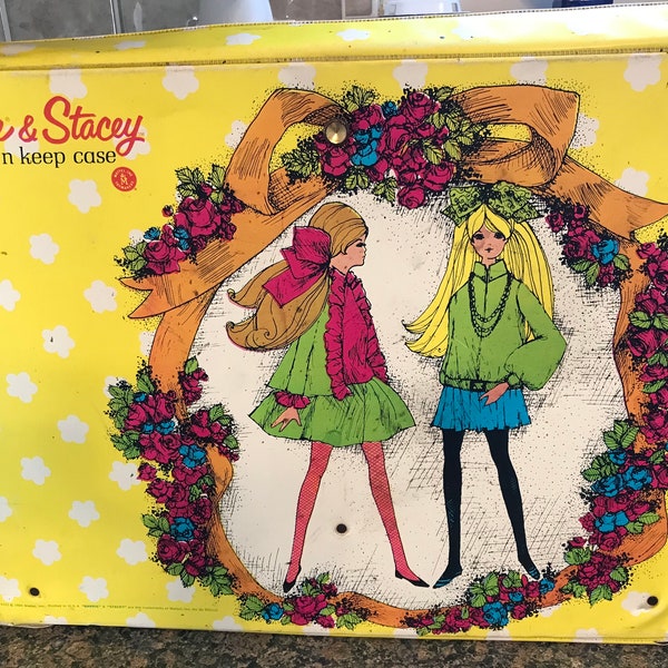 Vintage 1969 Barbie & Stacey sleep ‘n keep Doll Clothing Trunk by Mattel with a lot of vintage clothing included (wedding dress, tiara/veil)