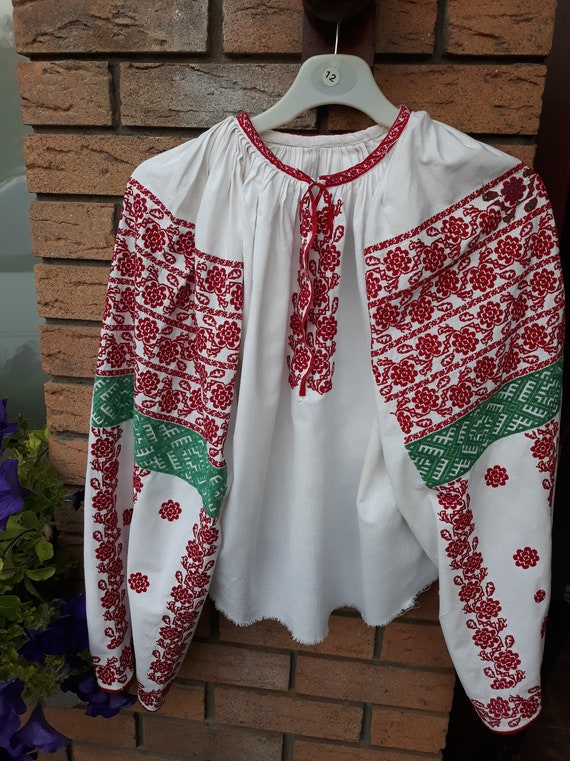 Romanian vintage folk blouse "ia"; traditional aut