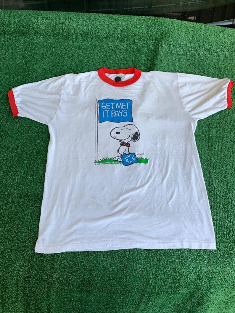 Vintage 1958 Peanuts T-shirt size Medium.