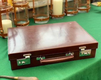 Traditionele rijke mahonie lederen attaché, met de hand gestikt. 1 gemaakt.