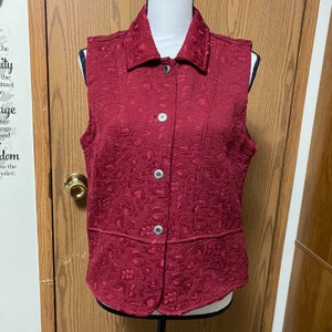 Christopher & Banks Quilted Vest Floral Pattern Silver Buttons Size Medium ||00s||