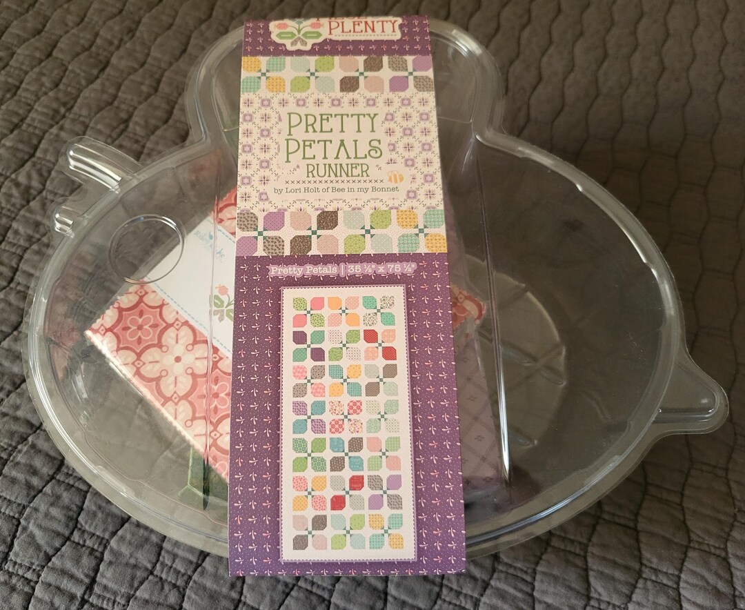 PRETTY PETALS Boxed KIT ~ Table Runner 35.5"x75.5" ~ Lori Holt for ...