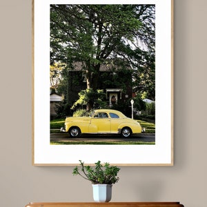 Voiture vintage, années 1940, années 1950, années 1960, confortable, quartier, voiture jaune vintage classique, impression, affiche, téléchargement numérique