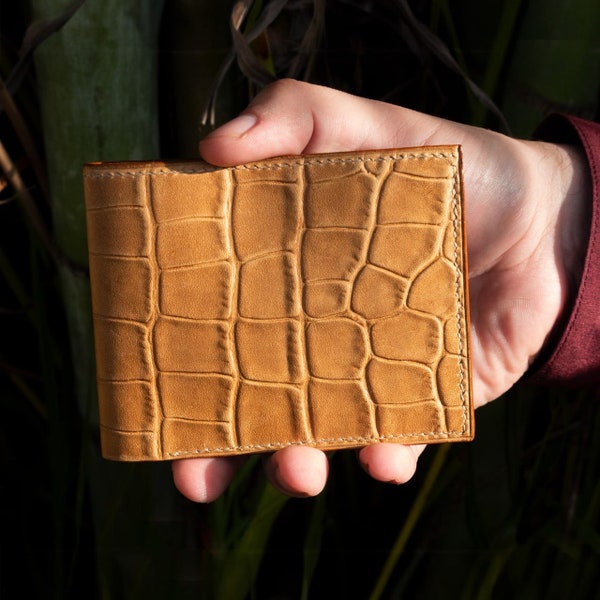 Elegant Crocodile Embossed Leather Bifold Wallet - 10 Card Slots and Cash Holder - light Brown cognac Cowhide Interior