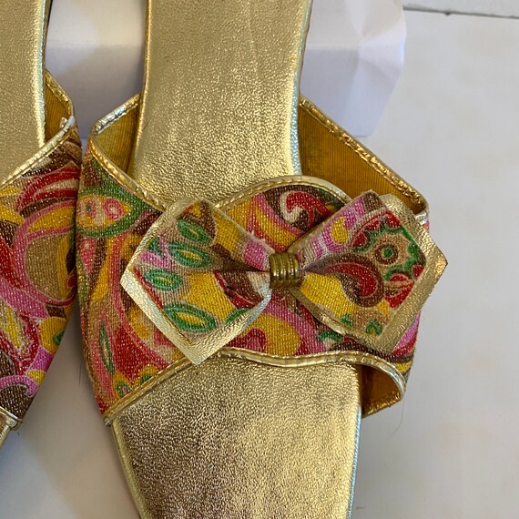 Sz. 10 1960's Metalic Gold & Paisley House Slippe… - image 2