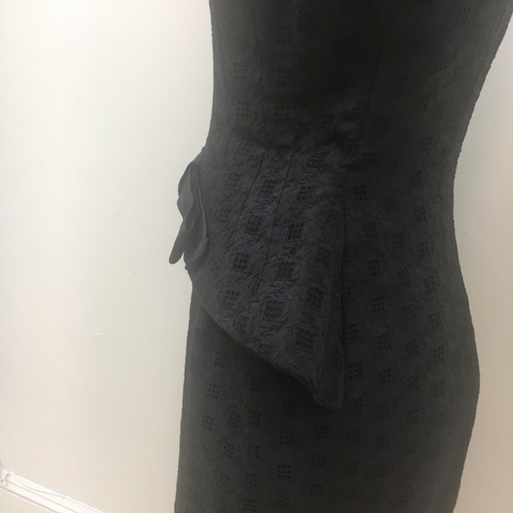 Sz. L 1950's Black Eyelet Wiggle Dress - image 6