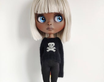 Luxurious knitted black angora sweater with embroidered skull for Blythe Creepy cute clothes