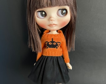 Halloween pumpkin orange sweater with embroidered spider and standard sleeves for Blythe doll