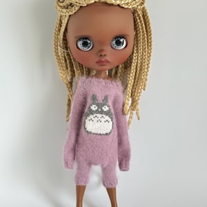 Kawaii Lilac Totoro Romper  Blythe – Hand-Knitted Doll Outfit – Cute Pastel Clothes for 1/6 Dolls – Soft Girl Blythe Fashion, Anime Inspired