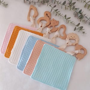 Giocattolo personalizzato per neonati che scricchiola, morbido giocattolo sensoriale per la dentizione, massaggiagengive in legno per bambini di 6 mesi