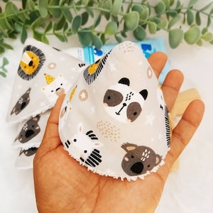 Personalisierte Piepi Tipi lustige Babykleidung, Pipistoff, Pipistoff Bambus Babykleidung, es ist ein Junge, Waldneugeborenen Geschenkkorb