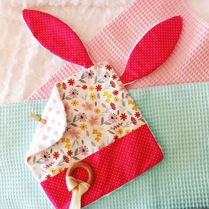 Peluche personalizzato a forma di coniglietto per neonati, coperta di sicurezza per neonati, giocattolo frusciante per la dentizione, regalo per neonato con coperta floreale boho