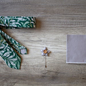 Green Tropical Leaves Handmade Tie, Slim Tie, Handmade Tie, Men Ties, Groomsmen necktie, Made in Italy, Cotton image 2