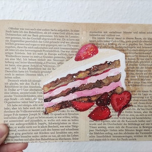 Pintura de pastel de fresa Obra de arte original Pedazo de pastel Pintura acrílica sobre páginas de libro Postre de crema