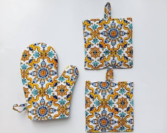 Majolica Oven mitt in blue and yellow / Italian tiles print oven mitt/ Home decor/ Housewarming gift