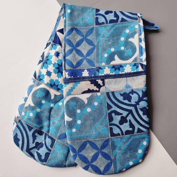 Double oven gloves in a particular and unique design / Double oven mitt in Italian print ideal for housewarming gift