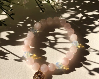 Cuarzo rosa + ópalo de mar Pulsera elástica de cuentas de 7" con latón chapado en oro de 18k + amuleto de mal de ojo CZ