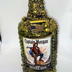 Captain Morgan Liquor Bottle Art, Steam Punk Decor, Steam Punk Bottle Art, Gold Bottle Art, grande decorazione della bottiglia di liquore, decorazione della tavola