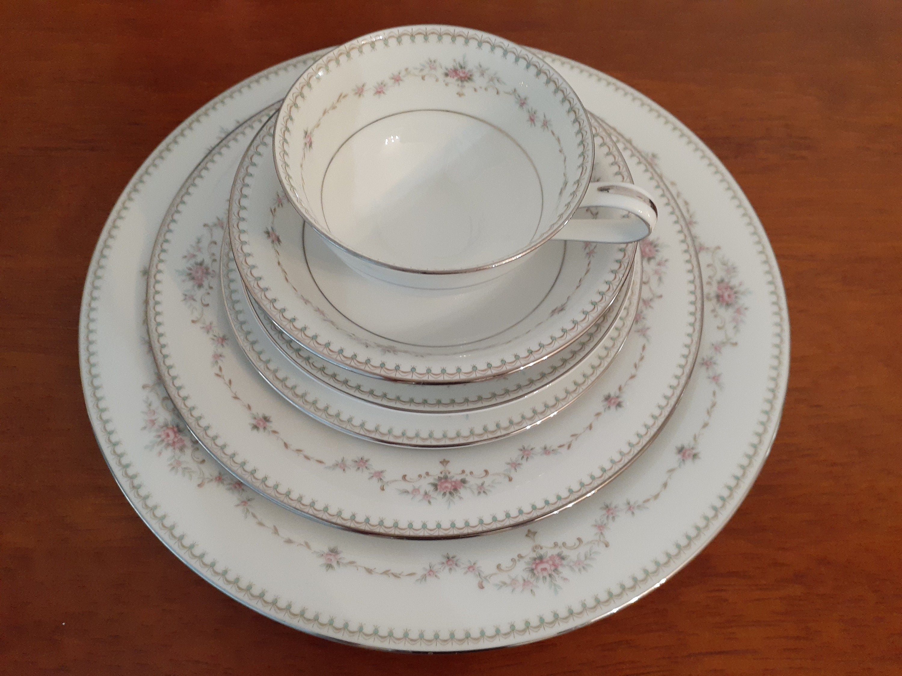 Noritake Dinnerware Set for sale Only 4 left at 60
