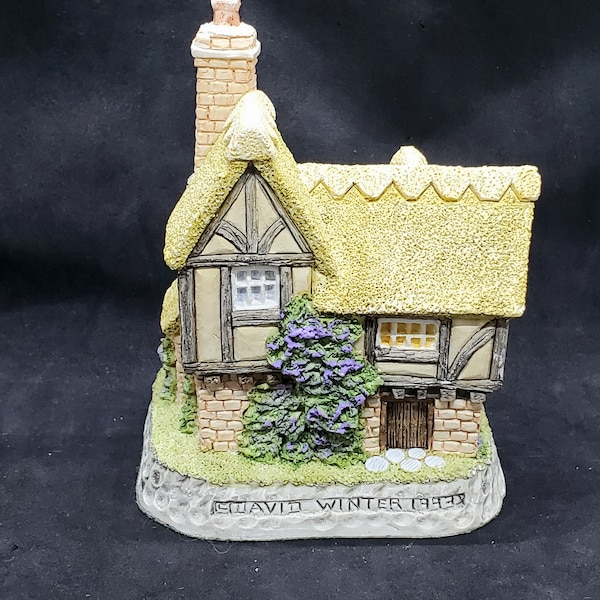 Vintage David Winter "The Chandlery" Village House Resin Hand Painted 1993 UK