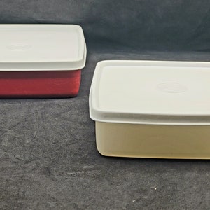 Vintage Tupperware Sandwich Square-a-Way Storage Keepers 670 Container Red White