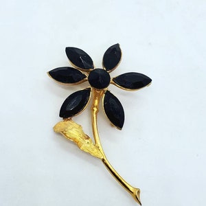 broche Coro vintage Pin Signé Or Ton Verre Floral Noir 2x3 »