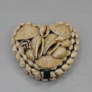 Vintage Seashell Jewelry Trinket Dresser Box Heart Shaped Black Lined 3&quot;