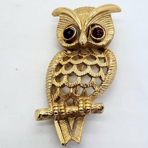 Vintage Avon Owl Pin Brooch Gold Tone Signed