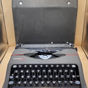 Vintage Hermes Baby Portable Typewriter Swiss Made With Ribbon Untested AS IS