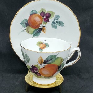 Vintage Royal Vale Tecup And Saucer Set Bone China Made In England Gold Trim