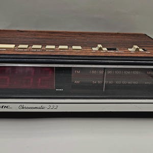 Vintage Realistic Chronomatic-222 AM/FM Clock Radio LED Alarm Tested Working