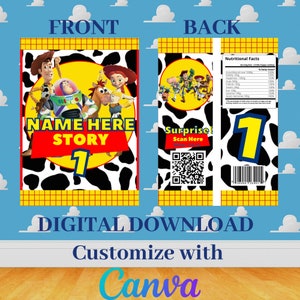 Puede incluir: Una descarga digital imprimible para un favor de fiesta con tem&aacute;tica de Toy Story. La parte delantera del envoltorio presenta a Woody, Buzz Lightyear y Jessie de la pel&iacute;cula. La parte posterior del envoltorio tiene una etiqueta de informaci&oacute;n nutricional con un c&oacute;digo QR y el texto "&iexcl;Sorpresa! Escanea aqu&iacute;".