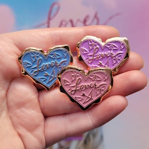Love heart 3D wax seal enamel pin.