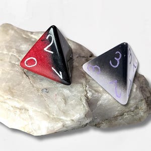 Dados D4 con números y colores personalizados, juego de mesa DND, brillo, destellos, RPG, mazmorras y dragones, juegos de mesa, regalo personal, llamativo