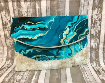 beachy clutch