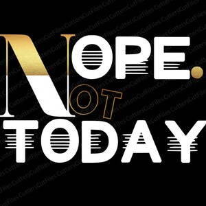 Może przedstawiać: Biały i złoty tekst graficzny, który brzmi "NOPE. NOT TODAY" z złotą kropką po słowie "NOPE".