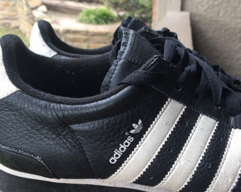 adidas classic retro shoes