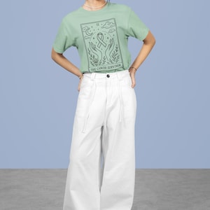 Camiseta unisex con la carta del tarot de superviviente de cáncer, camiseta con lazo de cáncer en las manos, camiseta de superviviente de cáncer, camiseta de superviviente de quimioterapia, concienciación sobre el cáncer