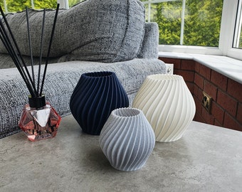 Swirl Vase | Decorative Ornament | Home Decor | Small Vase | dried flowers | Housewarming |