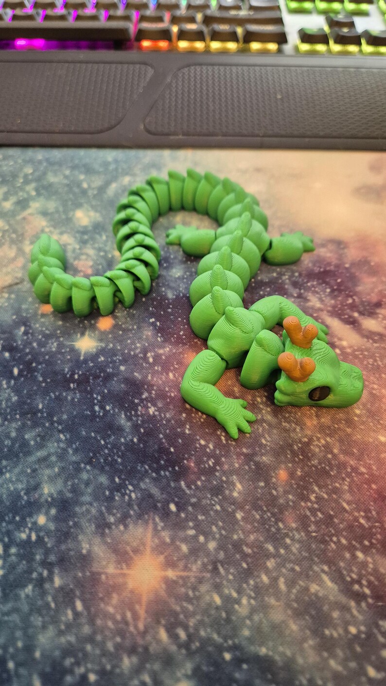 Dragon Fidget Keyring: Articulated 3D Printed DragonSpin™ image 6