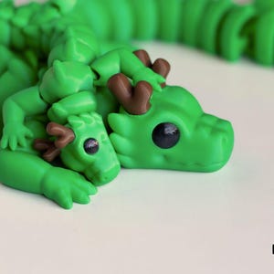 Dragon Fidget Keyring: Articulated 3D Printed DragonSpin™ image 1