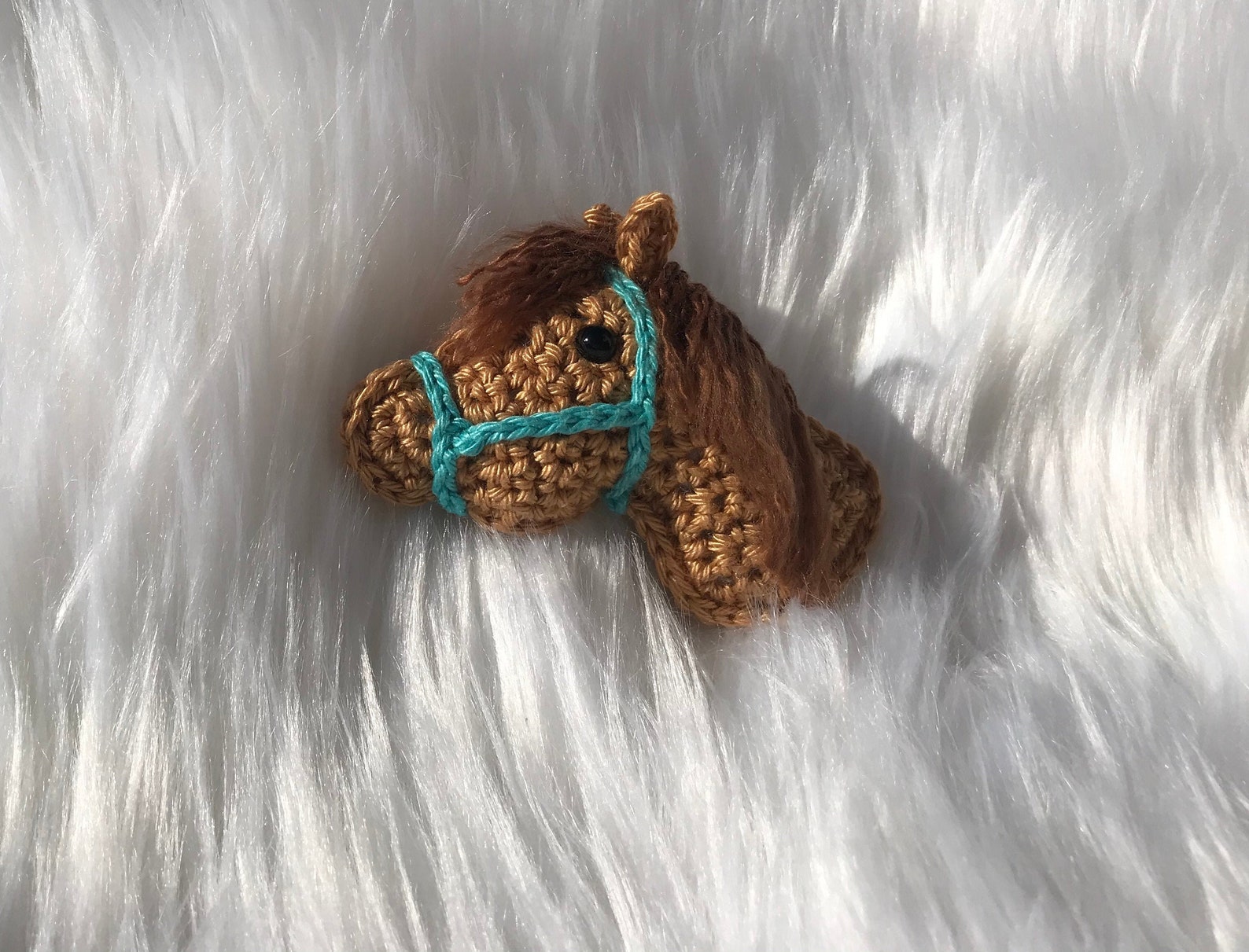 GRADENEVE Strass Pferd Schlüsselanhänger - Rotes Pferd Design Aus Metalllegierung Kratzfest