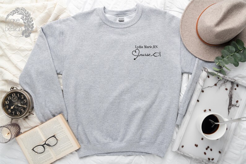 Personalized nurse sweat, hoodie with pockets, custom gift for nurse, BSN, RN, LPN, cma aprn, nursing student graduation, 4xl bild 2