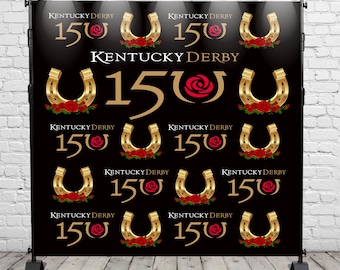 Cenário do 150º Derby de Kentucky, ferraduras pretas e douradas, cabine fotográfica com rosas vermelhas