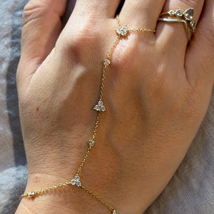 Brilliant geometric hand chain