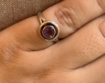 Bague améthyste violette, bague ornée de pierres précieuses en argent sterling, bijoux en argent à monture assez élaborée, cadeaux violets pour elle, bague de pierres précieuses