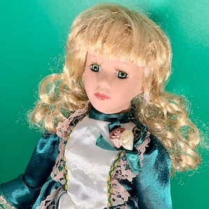 VINTAGE 16&quot; Porcelain Doll Victorian Vintage Green Beige Rose Cream Blonde Toy Collectibles