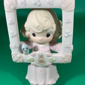C0016 Precious Moments &#39;You&#39;re As Pretty As A Picture&#39; Vintage 1995 Figurine Statue Collectibles Pastel Symbol of Membership Enesco