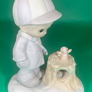 520632 Precious Moments &#39;A Friend Is Someone Who Cares&#39; Vintage 1988 Figurine Statue Collectibles Pastel Sam Butcher Enesco